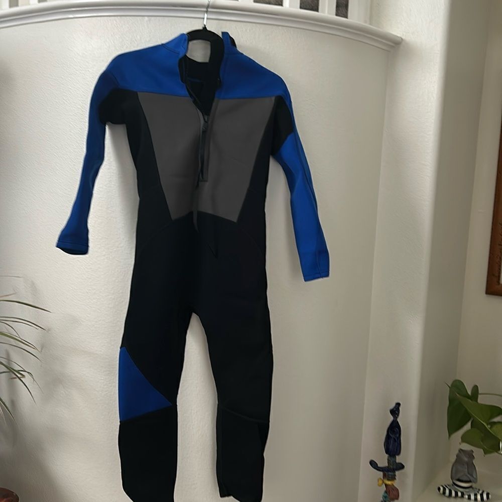 Like new boys wetsuit